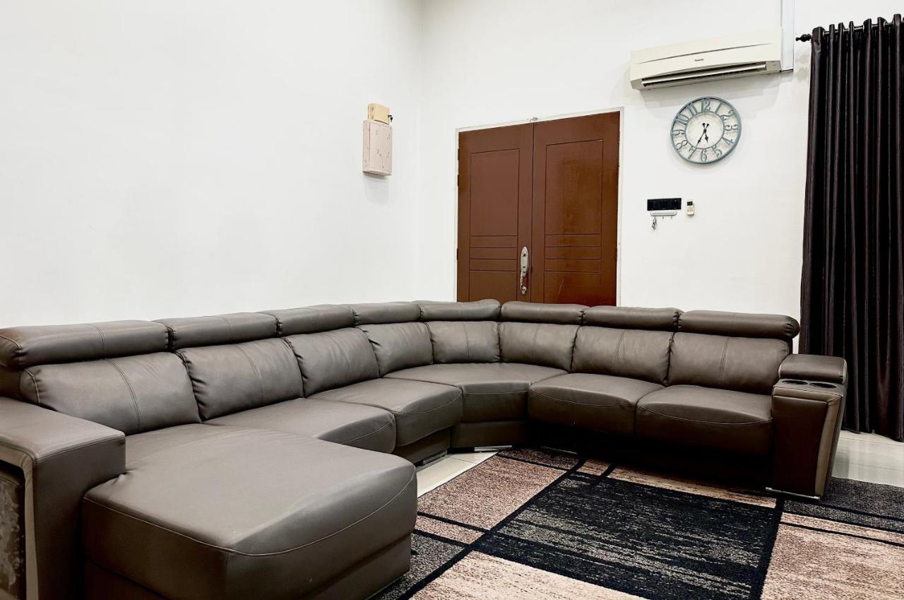 Bandar Melaka Family Bungalow Private Pool Bbq Wifi Netflix Exterior photo